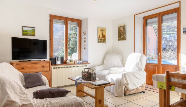 Apartment 'Le Gîte À Mamie' with Mountain View, Private Terrace and Wi-Fi