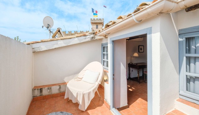 Apartment 'Le Grimaldi' with Sea View, Wi-Fi and Air Conditioning