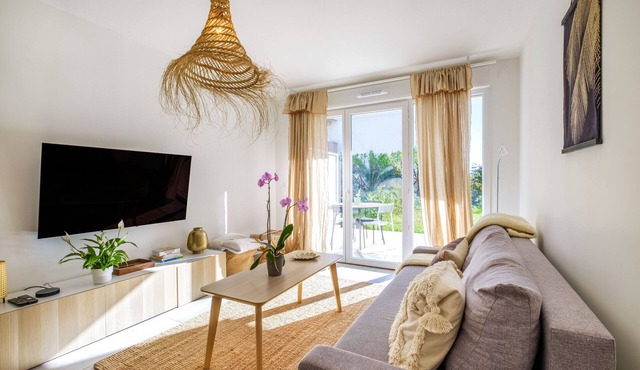 Apartment 'Le Jasmin' with Private Terrace, Wi-Fi and Air Conditioning