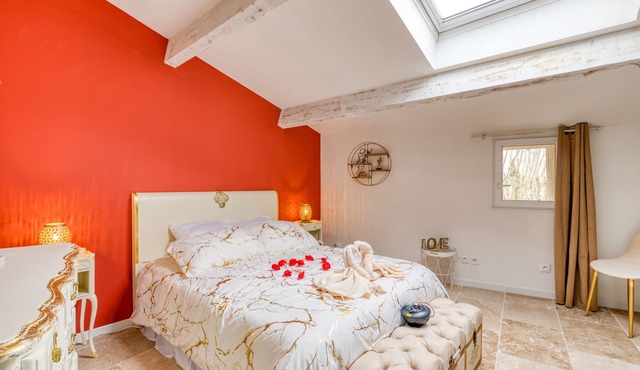 Apartment 'Le Love Baroque' with Wi-Fi and Air Conditioning