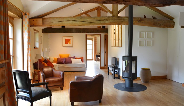 Apartment “Le Loft Du Chant Du Buc” with Shared Pool, Garden, and Wi-Fi