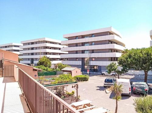 Apartment Le Méditerranée-2 by Interhome
