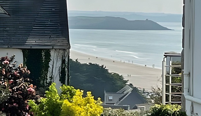 Apartment “Le Miroir De La Baie” with Sea View and Wi-Fi