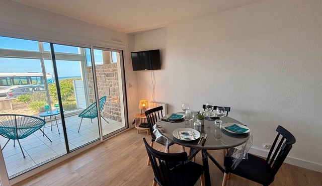 Apartment 'Le Nid De Keragan' with Sea View, Private Terrace and Wi-Fi