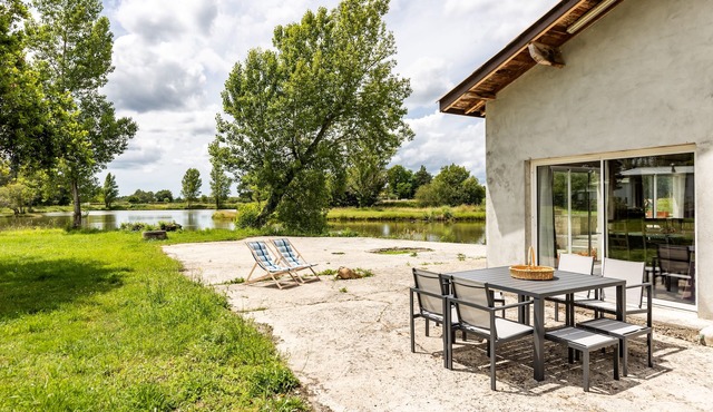 Apartment 'Le Panoramique Du Lac D'isachris' with Lake View