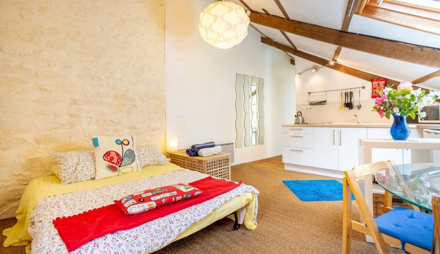 Apartment 'Le Petit Studio' with Shared Garden and Wi-Fi