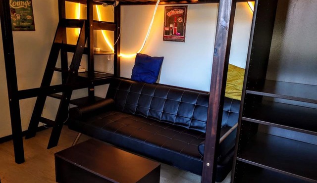 Apartment 'Le Petit Studio De Nîmes' with Shared Terrace, Wi-Fi and Air Conditioning