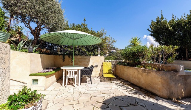 Apartment 'Le Repaire' with Mountain View, Shared Terrace and Garden