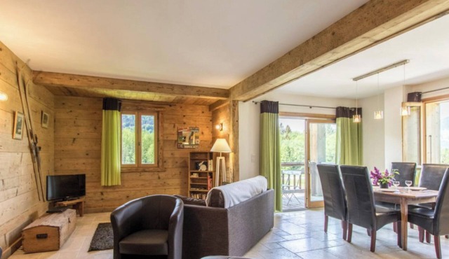 Apartment 'Le Soli - 5 Pers' with Mountain View, Private Garden and Wi-Fi