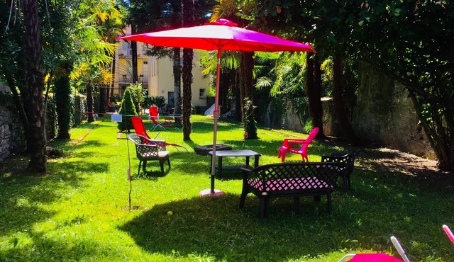 Apartment "Le Vignemale" in Lourdes, 4 guests, private garden, balcony, fast Wi-Fi, near sights