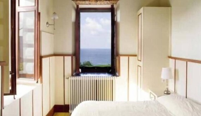Apartment LEKEITIO terrace, garden and sea views