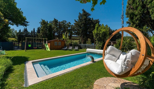 Apartment 'Léonie' with Shared Pool, Wi-Fi and Air Conditioning