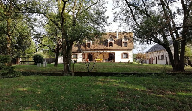 Apartment 'Les Alliots' with Private Terrace, Private Garden and Wi-Fi