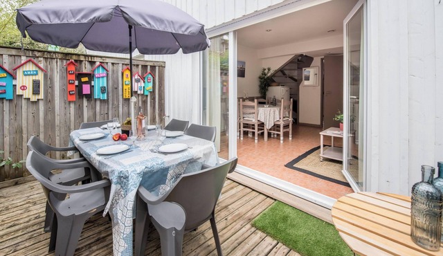 Apartment 'Les Canonniers' close to the Beach with Pool, Terrace & Balcony