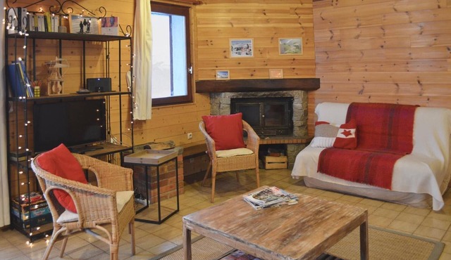 Apartment 'Les Cabrettes - Confort' with Mountain View and Balcony