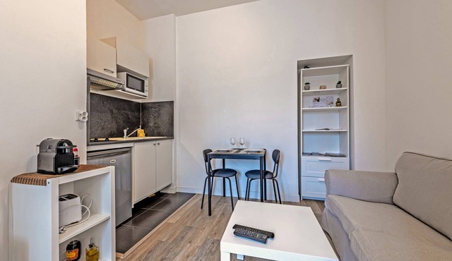 Apartment 'Les Capucins - T2 Tout Confort' with Private Terrace, Private Garden and Wi-Fi