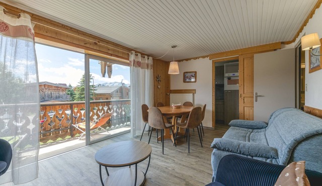 Apartment 'Les Crocus 1-2' with Balcony and Wi-Fi
