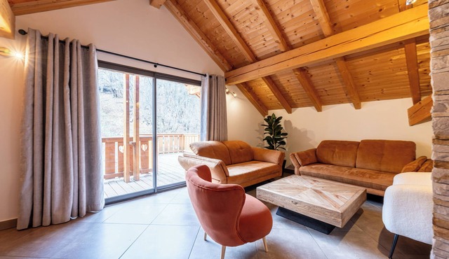 Apartment 'Les Croës' with Mountain View, Private Terrace and Wi-Fi