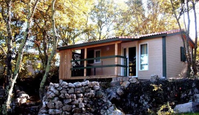 Apartment 'Les Gites De Chauzon 3 Avec Piscine' with Shared Pool and Air Conditioning