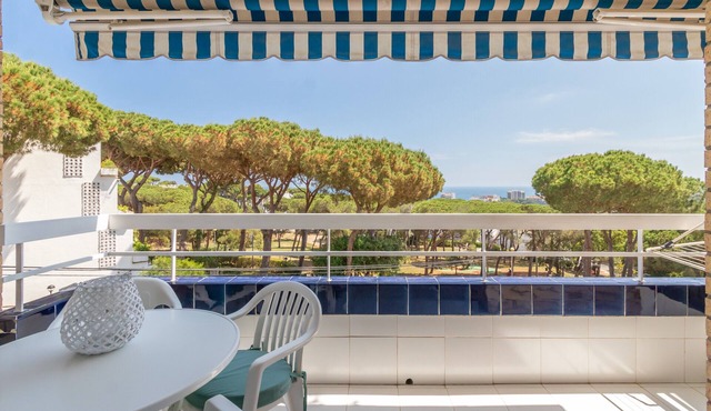 Apartment 'Les Magnolies' with Sea Views, Wi-Fi and Air Conditioning