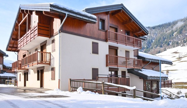 Apartment 'Les Marmottes - B12' with Mountain View and Balcony