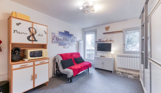 Apartment 'Les Sapins 1' with Mountain View and Balcony