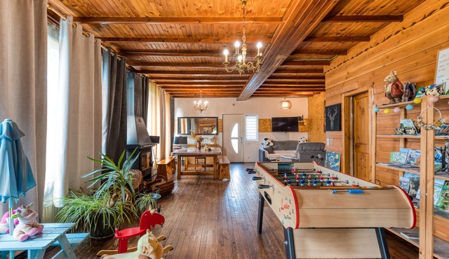 Apartment 'Les Tables Aux Vaches-Chambre Agout' with Private Terrace, Private Garden and Wi-Fi