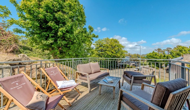 Apartment 'Les Terrasses De La Palud' with Sea View and Private Terrace