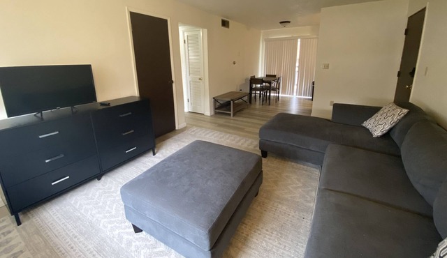 Apartment Less Than a Mile From Kinnick and UIHC!