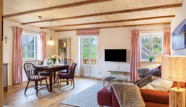 Apartment 'Lisbeth' with Shared Garden, Balcony and Wi-Fi in Rottenbuch