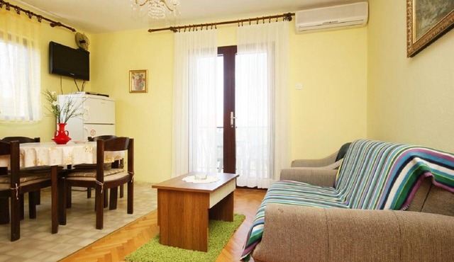 Apartment Ljube (102801-A2) - Loviste