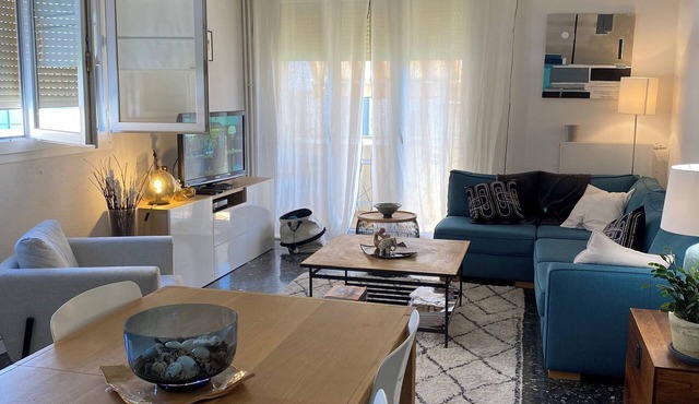 Apartment located 10 minutes from downtown