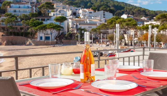 Apartment located in the heart of the promenade of Tamariu, with exceptional views of th