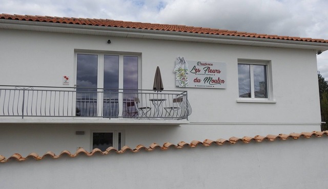 Apartment located on the ground floor of a small residence with four