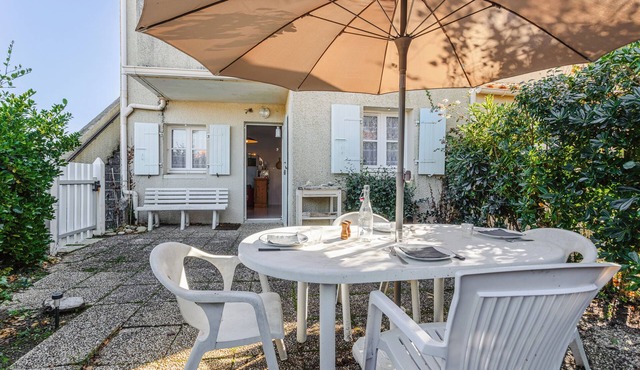 Apartment 'Location Oléron, Close to the Beach' with Private Garden