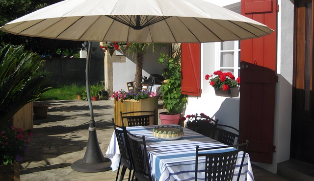 Apartment 'Location Saisonnière' with Private Terrace, Shared Garden and Wi-Fi