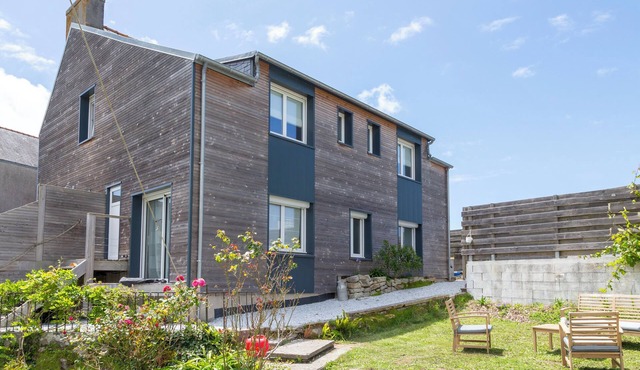 Apartment 'Loft Avec Jardin 5min De La Torche' with Private Garden and Wi-Fi