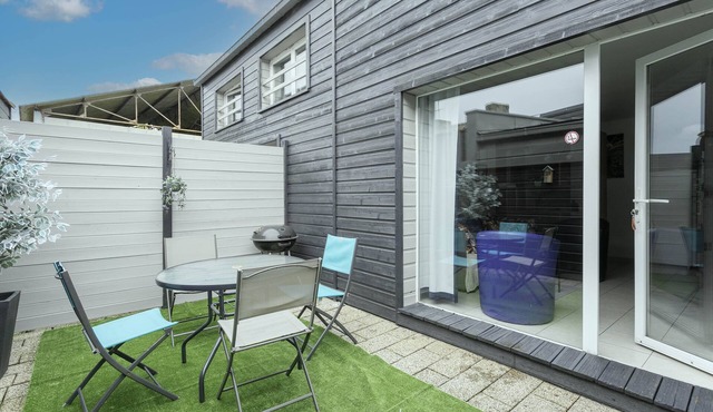 Apartment 'Logement Coquelicot - 6 Personnes' with Private Terrace and Wi-Fi