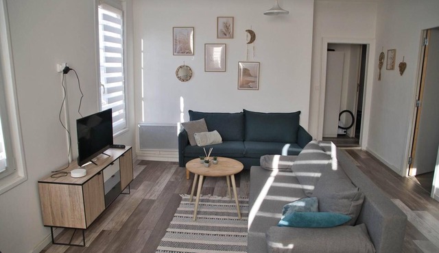 Apartment 'Logement Spacieux Centre Joigny' with Wi-Fi