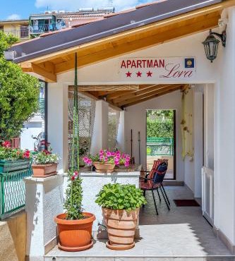 Apartment Lora