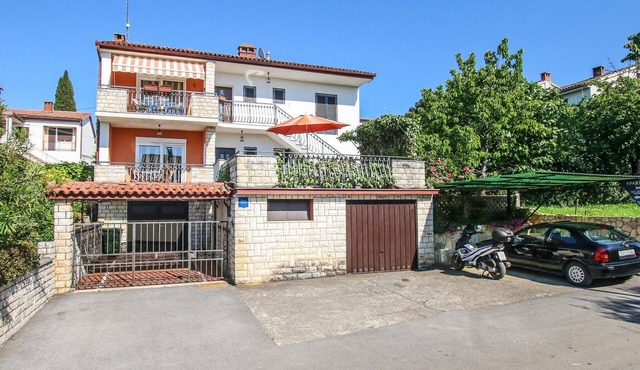 Apartment Loredana, (13102), Porec, hr