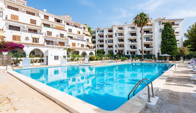 Apartment 'Los Arcos' with Shared Pool, Wi-Fi and Air Conditioning