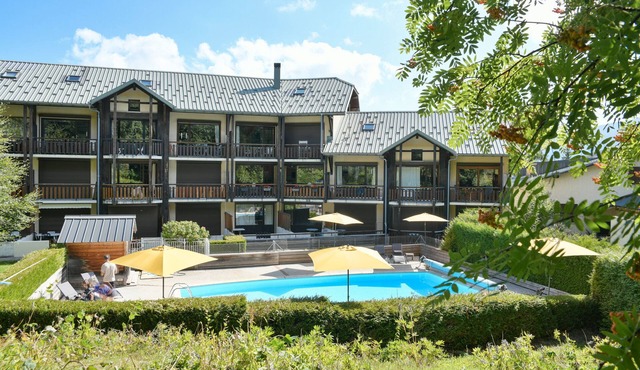 Apartment 'L’ourson' with Mountain View, Shared Pool and Wi-Fi