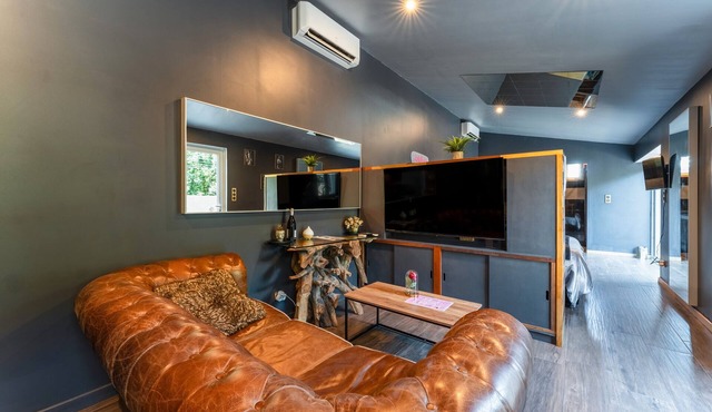 Apartment 'Love Room - Rhôna' with Wi-Fi and Air Conditioning