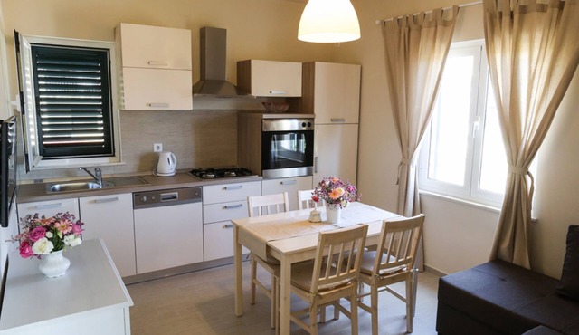 Apartment Lucy Sleeps 4 (2 Bedrooms),CAVTAT (750 m from the center)
