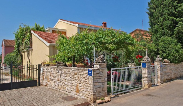 Apartment Luka 953
