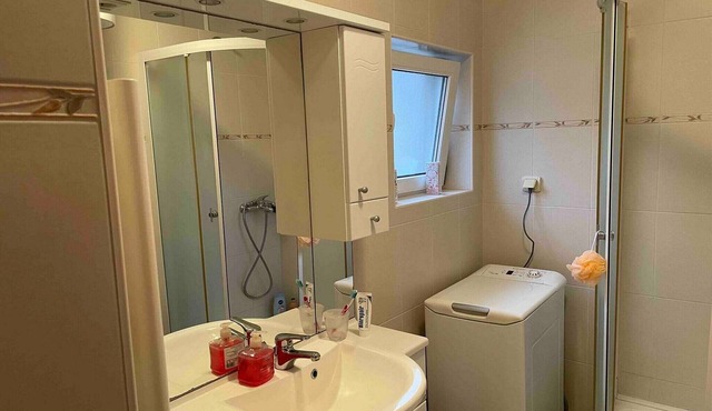Apartment Luka - One Bedroom Apartment with Balcony and Sea View