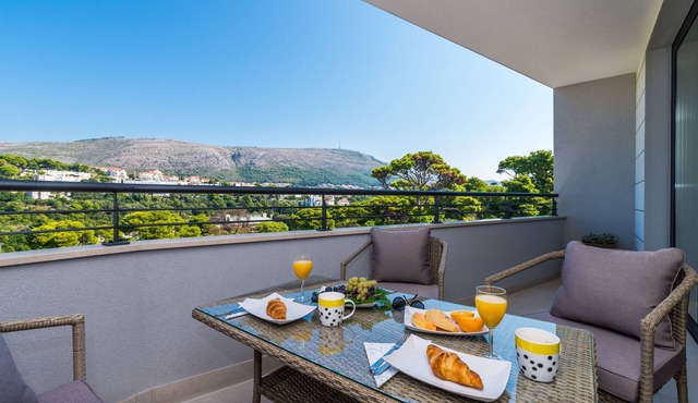 Apartment LuNi - Three Bedroom Apartment with Balcony and City View