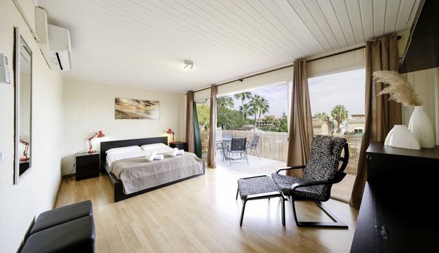 Apartment 'Luz y Color' with Private Terrace, Wi-Fi and Air Conditioning