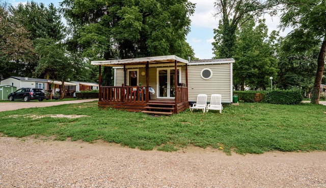 Apartment 'Lydia's Mobile Home' with Shared Pool, Private Terrace and Private Garden